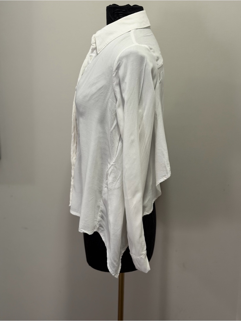 Women's White Button-Down Shirt with Point Collar size M - Picture 6 of 8